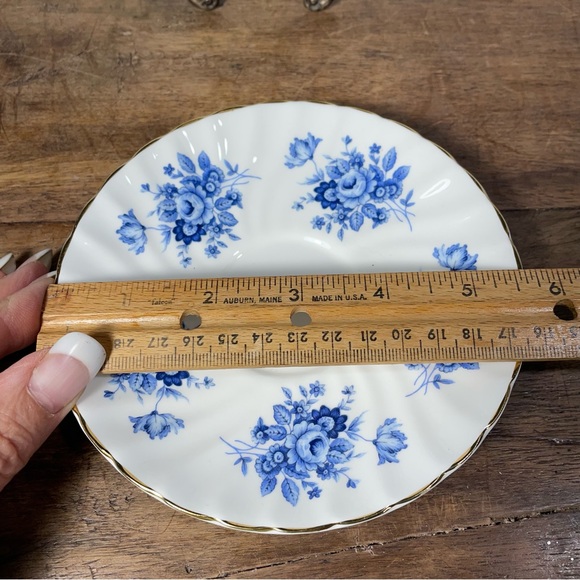 ANX8 ALLYN NELSON  Blue & white saucer Flowers Swirl Rim Gold Trim - Picture 3 of 5